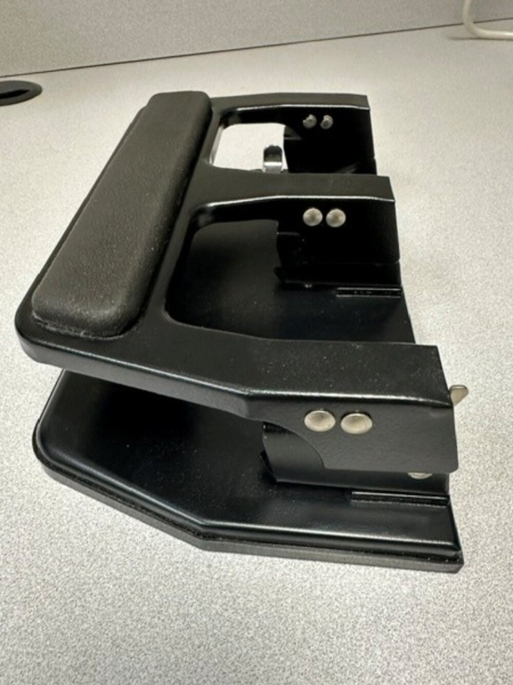 Master MP50 Heavy Duty 3-hole punch with gel-padded handle, 40-sheet capacity